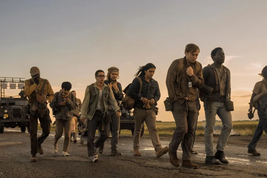 Escena distópica de La Larga Marcha con adolescentes en competición mortal