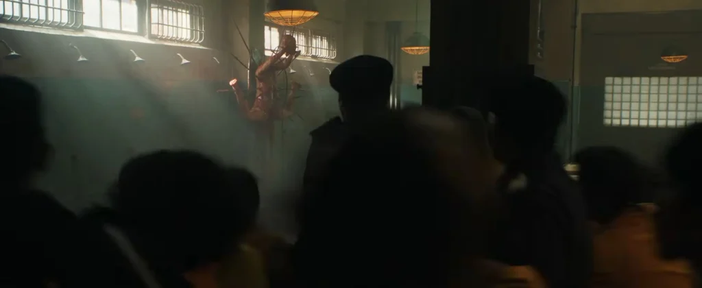 Escena de Ghost in the Cell en las duchas